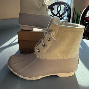 Sperry Women's Tan and Gray Winter Boots